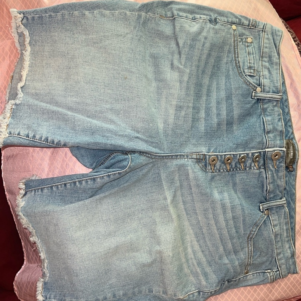 Torrid Bermuda Jean shorts size 20